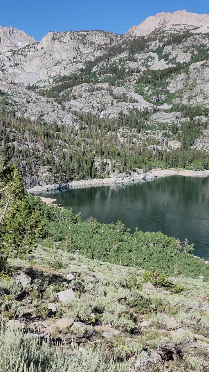 Waterfall flowing into Sabrina lake 💧