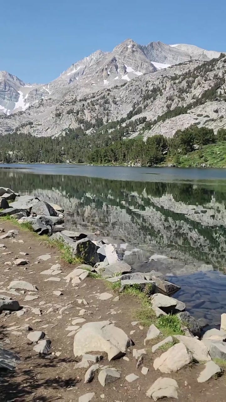 Green Eastern Sierra Alpine Lake💧